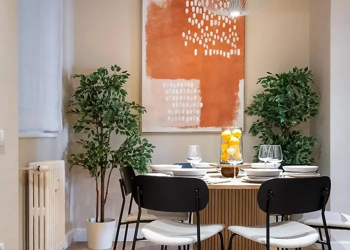 Apartament Classic 3br Loft Overlooking Cismigiu Gardens, Two Bathrooms, Balconies