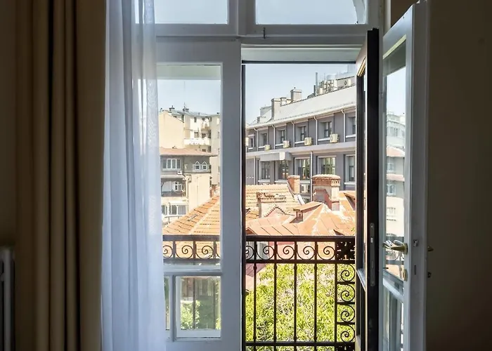 Classic 3br Loft Overlooking Cismigiu Gardens, Two Bathrooms, Balconies *