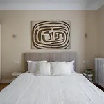 Classic 3br Loft Overlooking Cismigiu Gardens, Two Bathrooms, Balconies Lejlighed *