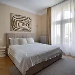 Lejlighed Classic 3br Loft Overlooking Cismigiu Gardens, Two Bathrooms, Balconies Bukarest