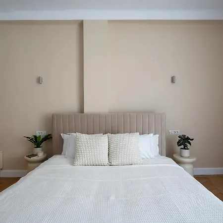 公寓 Classic 3br Loft Overlooking Cismigiu Gardens, Two Bathrooms, Balconies