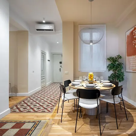 Classic 3br Loft Overlooking Cismigiu Gardens, Two Bathrooms, Balconies * 布加勒斯特