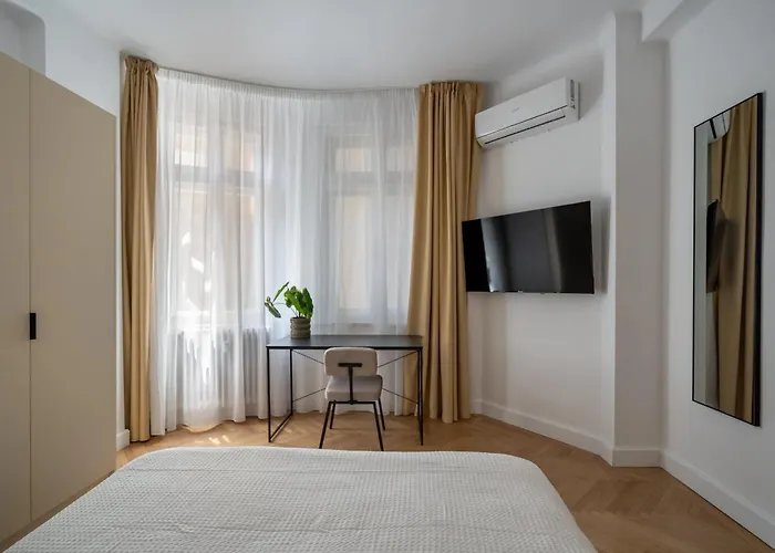 公寓 Classic 3br Loft Overlooking Cismigiu Gardens, Two Bathrooms, Balconies