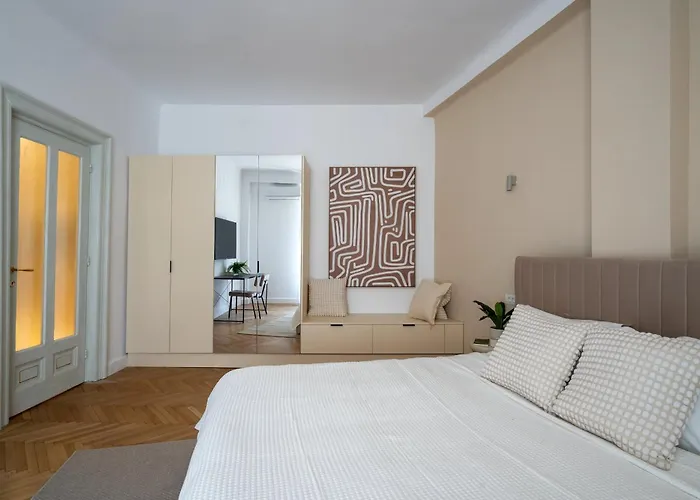 公寓 Classic 3br Loft Overlooking Cismigiu Gardens, Two Bathrooms, Balconies