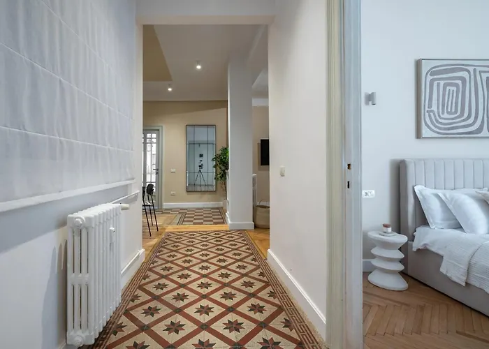 公寓 Classic 3br Loft Overlooking Cismigiu Gardens, Two Bathrooms, Balconies
