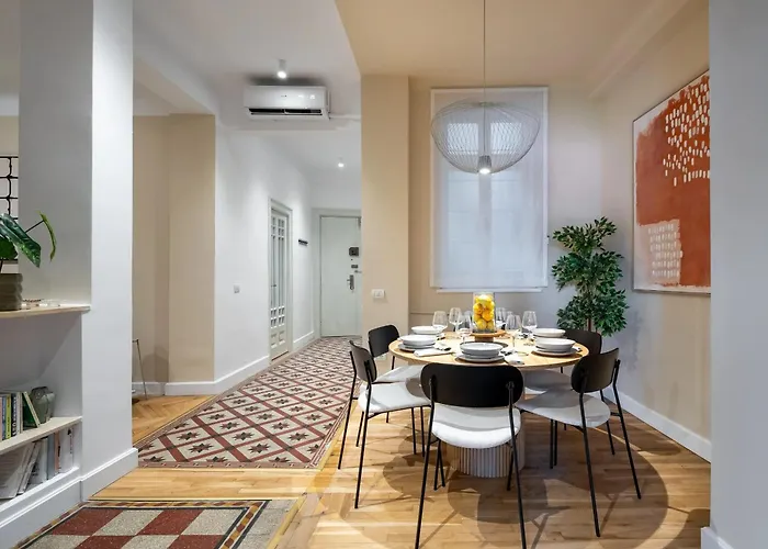 Classic 3br Loft Overlooking Cismigiu Gardens, Two Bathrooms, Balconies * 布加勒斯特