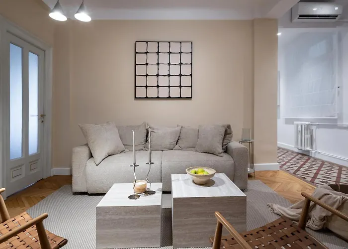 Classic 3br Loft Overlooking Cismigiu Gardens, Two Bathrooms, Balconies 布加勒斯特