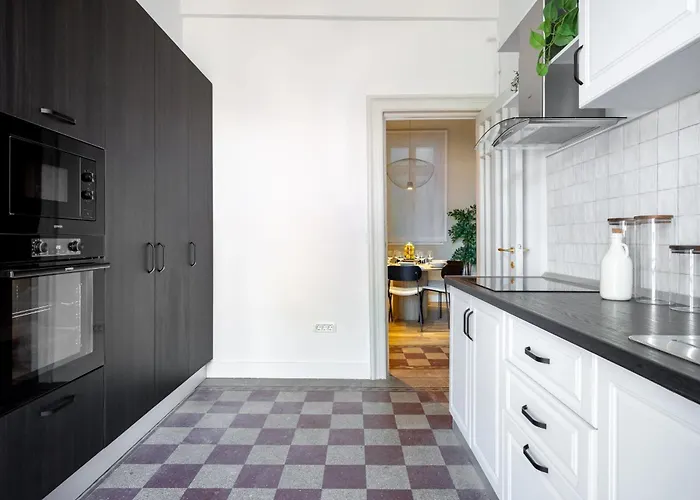 Classic 3br Loft Overlooking Cismigiu Gardens, Two Bathrooms, Balconies * 布加勒斯特