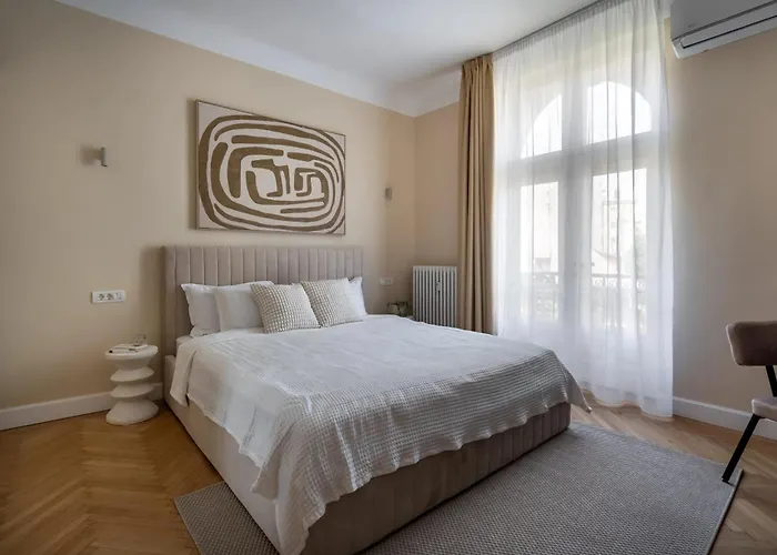 公寓 Classic 3br Loft Overlooking Cismigiu Gardens, Two Bathrooms, Balconies 布加勒斯特