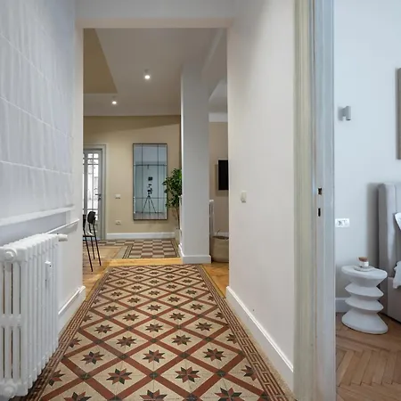Apartment Classic 3br Loft Overlooking Cismigiu Gardens, Two Bathrooms, Balconies