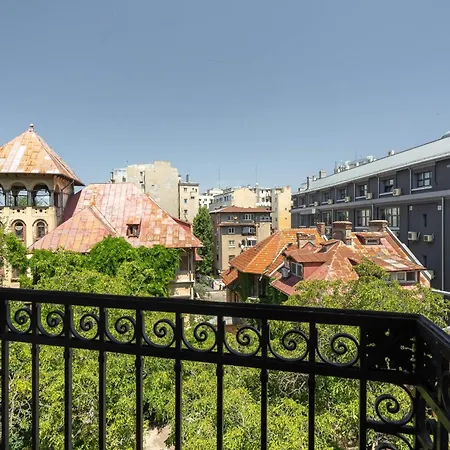 Apartment Classic 3br Loft Overlooking Cismigiu Gardens, Two Bathrooms, Balconies