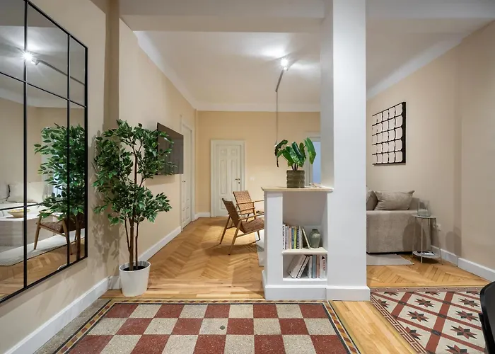 Apartment Classic 3br Loft Overlooking Cismigiu Gardens, Two Bathrooms, Balconies *